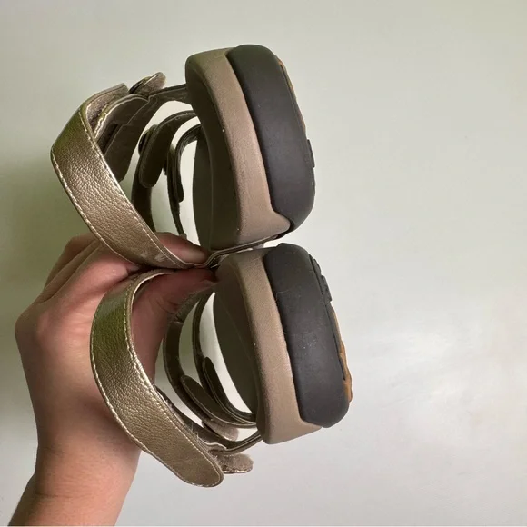 Vionic Cathy Triple Strap Sandal gold metallic size 7 - Picture 9 of 10